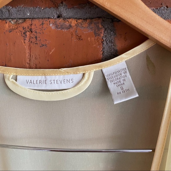 Rare Daisy Yellow Matching Lingerie Set Gown & Robe with Watercolor Floral Print - Picture 5 of 10